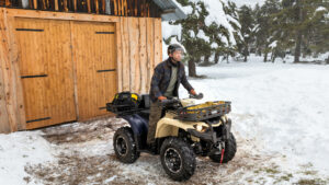 2026-Yamaha-YFM450FWBD-S-EU-Desert_Tan_Midnight_Blue-Action-004-03 (1)